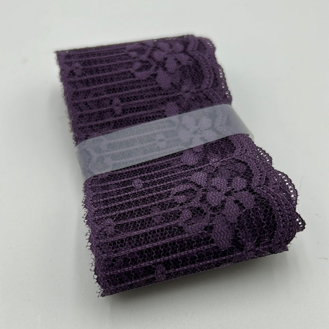 Scalloped Lace, Aubergine (NXX1145)