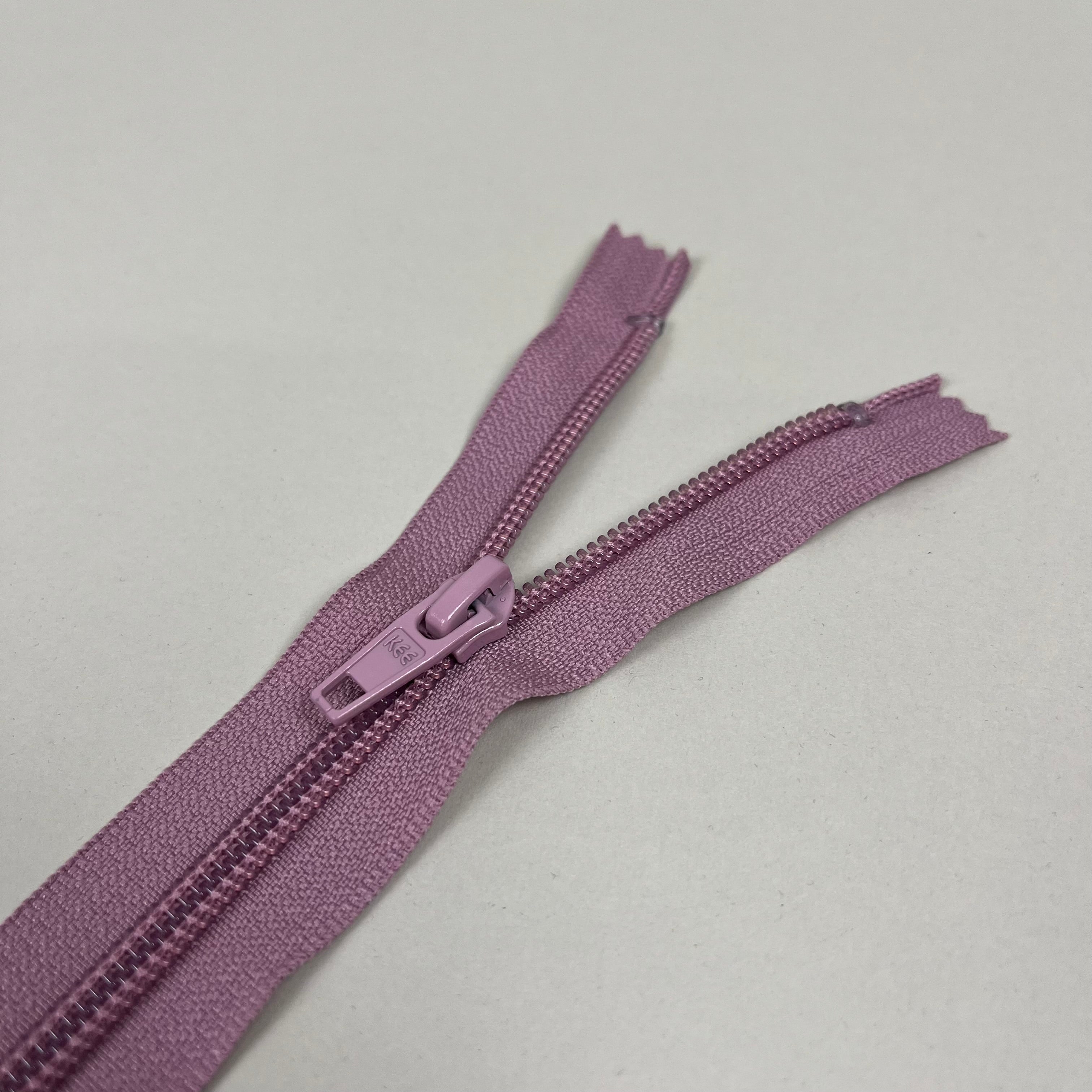 Closed-End Nylon Coil Zipper - Pink Mauve 21" (NZP0326)