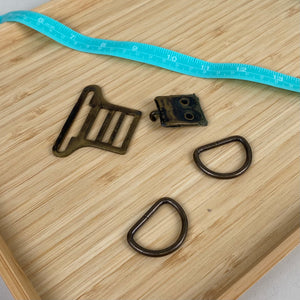 Hook Buckle With D-Rings - Antique Brass (NXX1549)