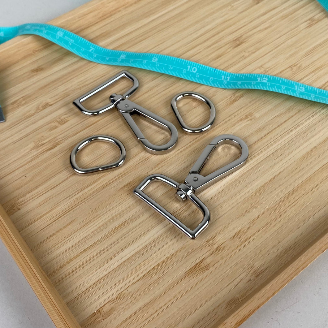 Swivel Hooks with D-Rings (2x)  - Silver Tone (NXX1541)