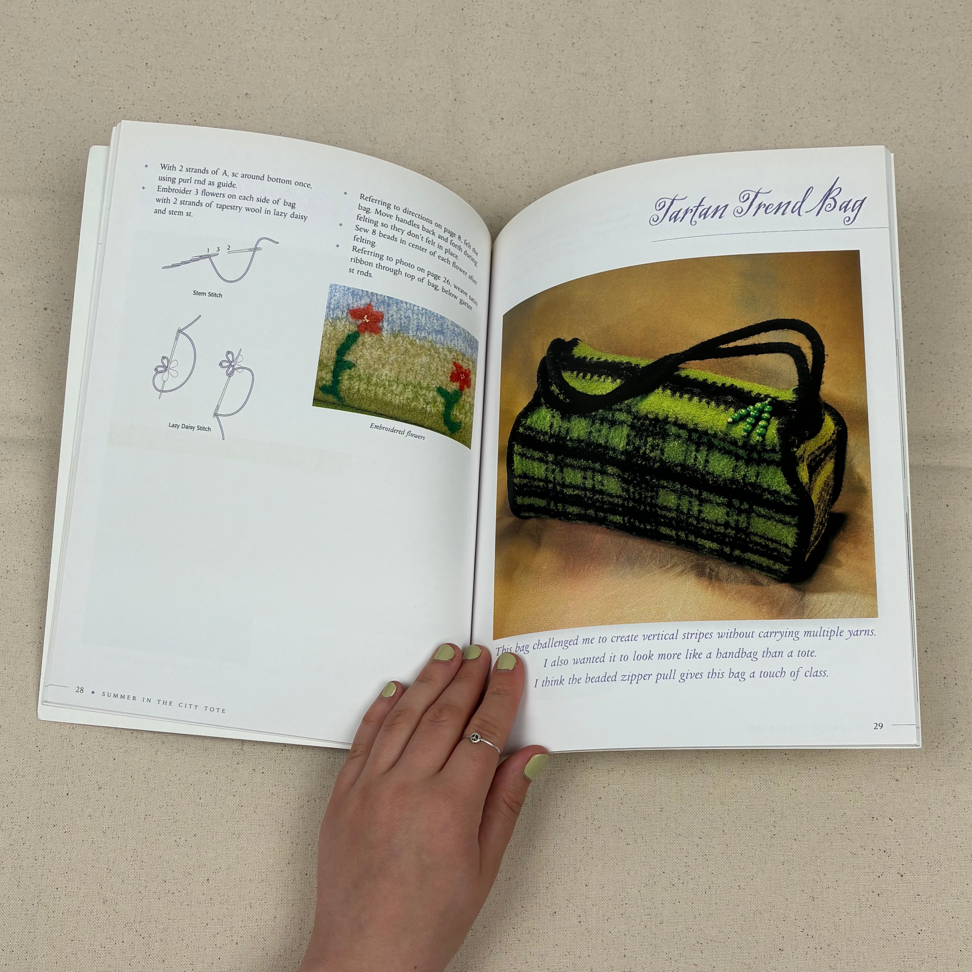 Knitting Book - 20 Knitted and Felted Bags (NBK0342)