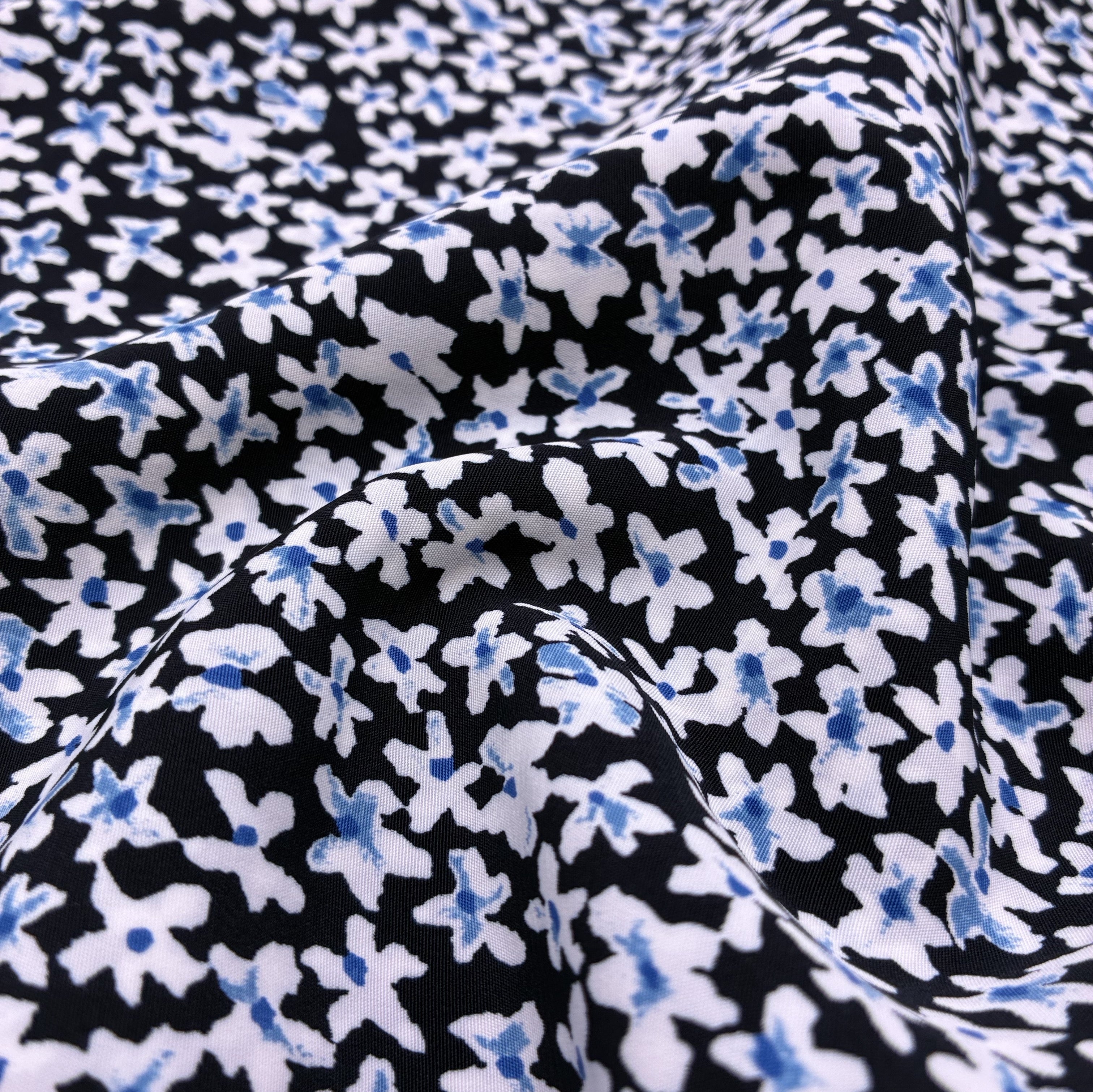 Blouse Weight - Snow Flowers (WDW3386)