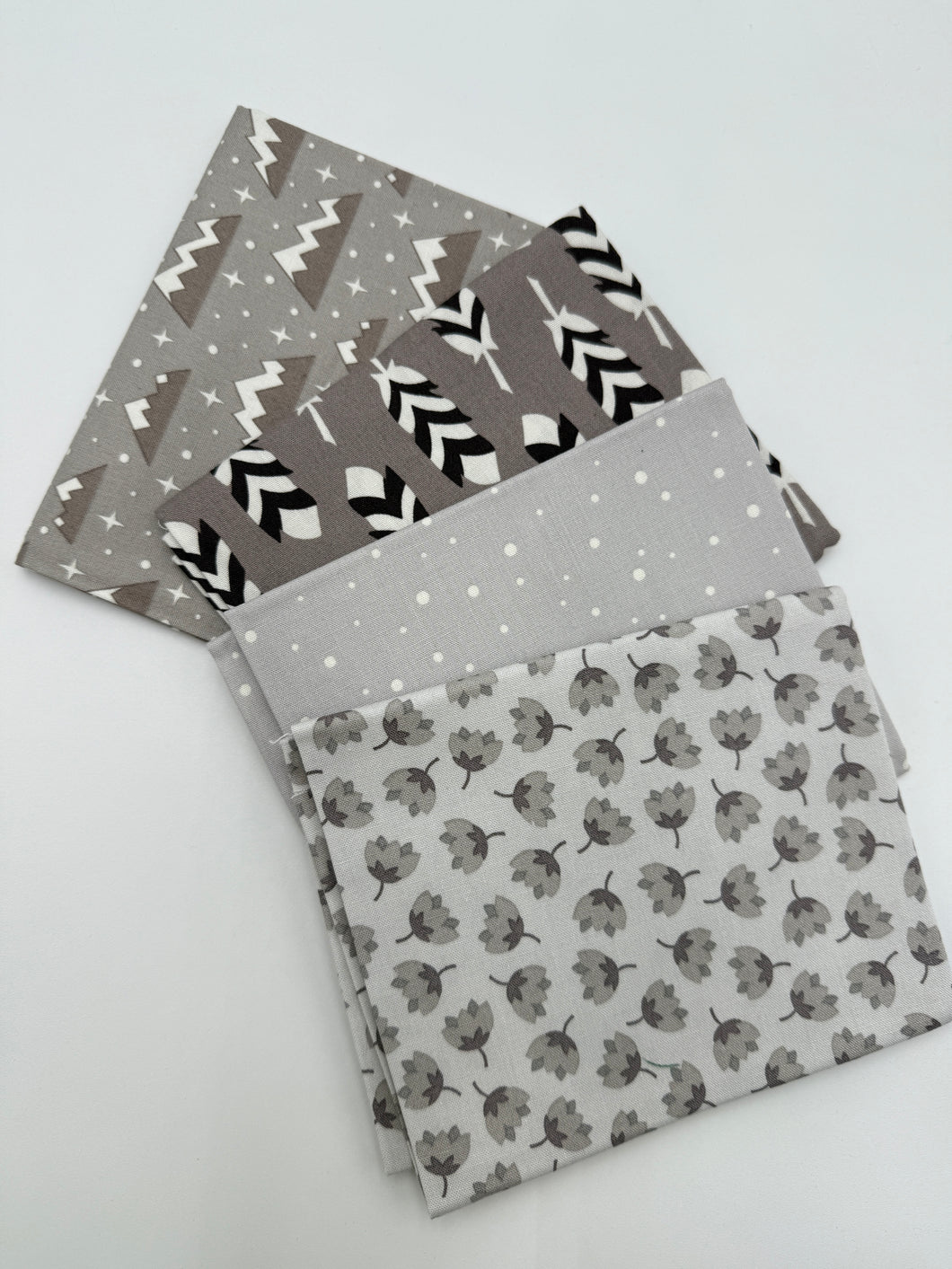 Quilting Cotton Fat Quarter Bundle, Taupe & Cream (WQC2646)