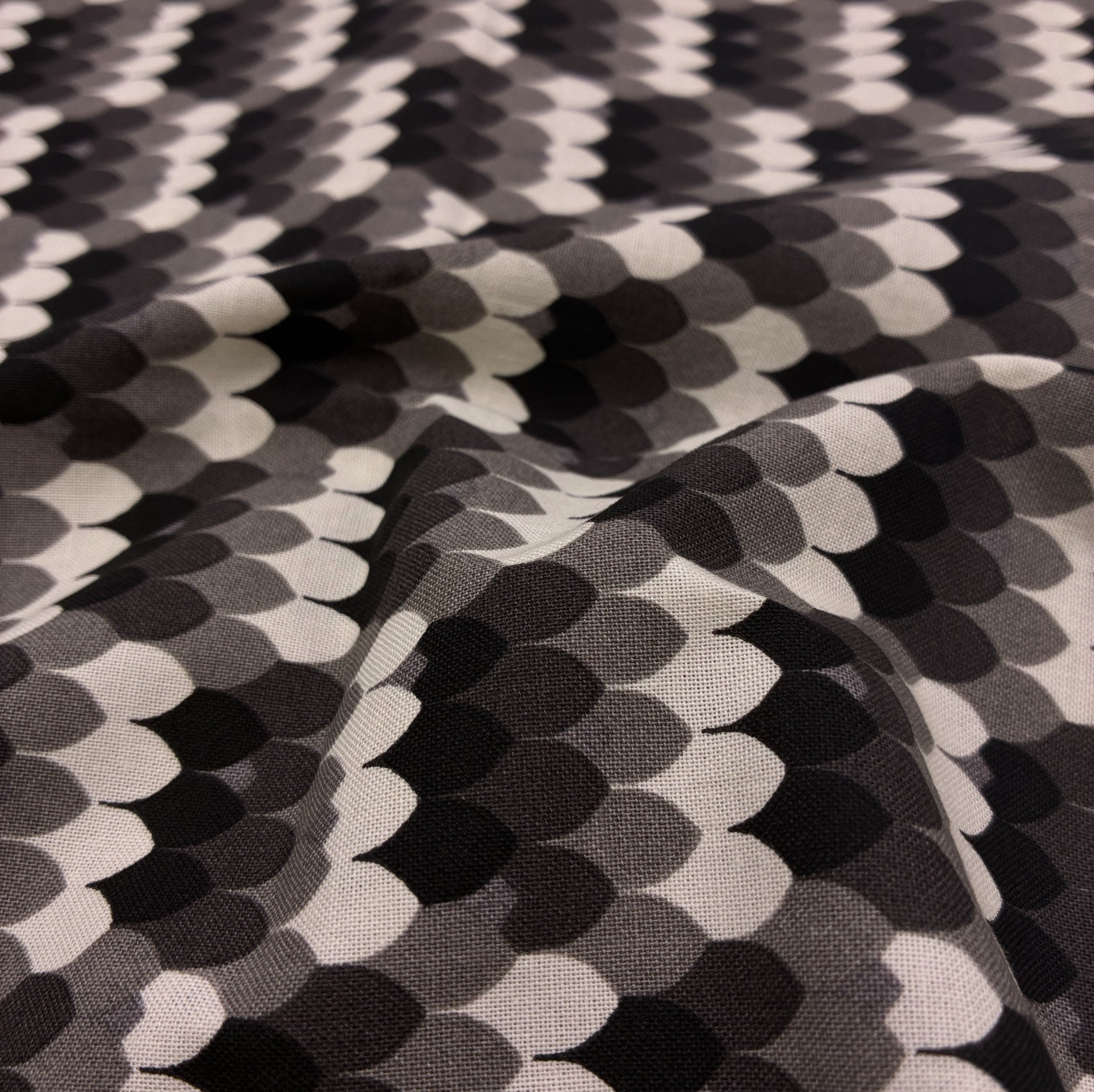 Quilting Cotton - Black & Grey Clamshells (WQC3143)