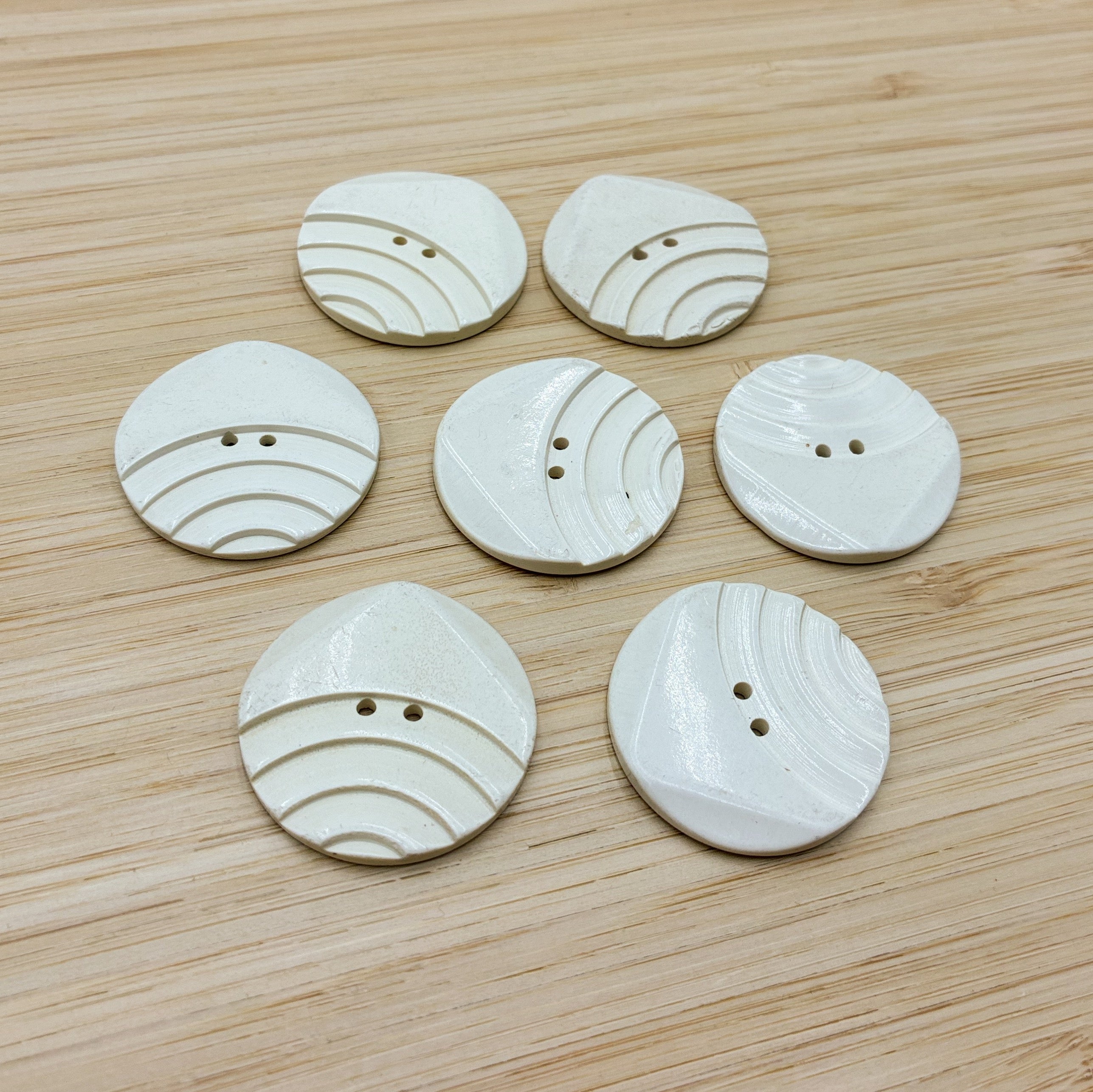 Vintage Buttons - 7 Cream (NBU0769)