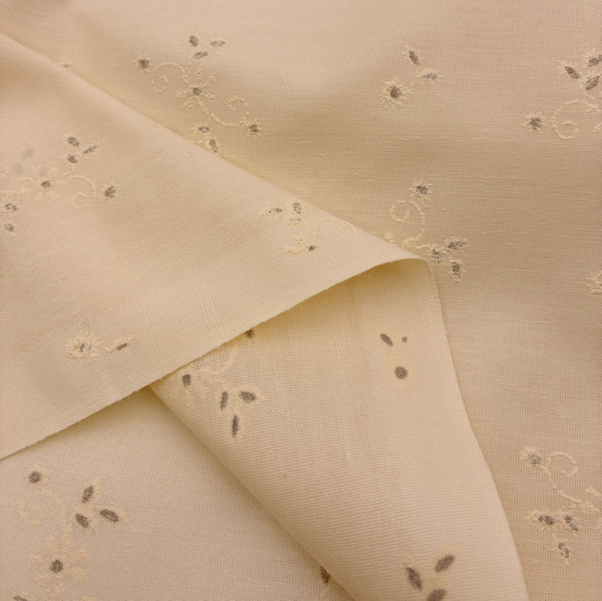 Home Decor - Dainty Buttercream Floral (HDH0877:8)