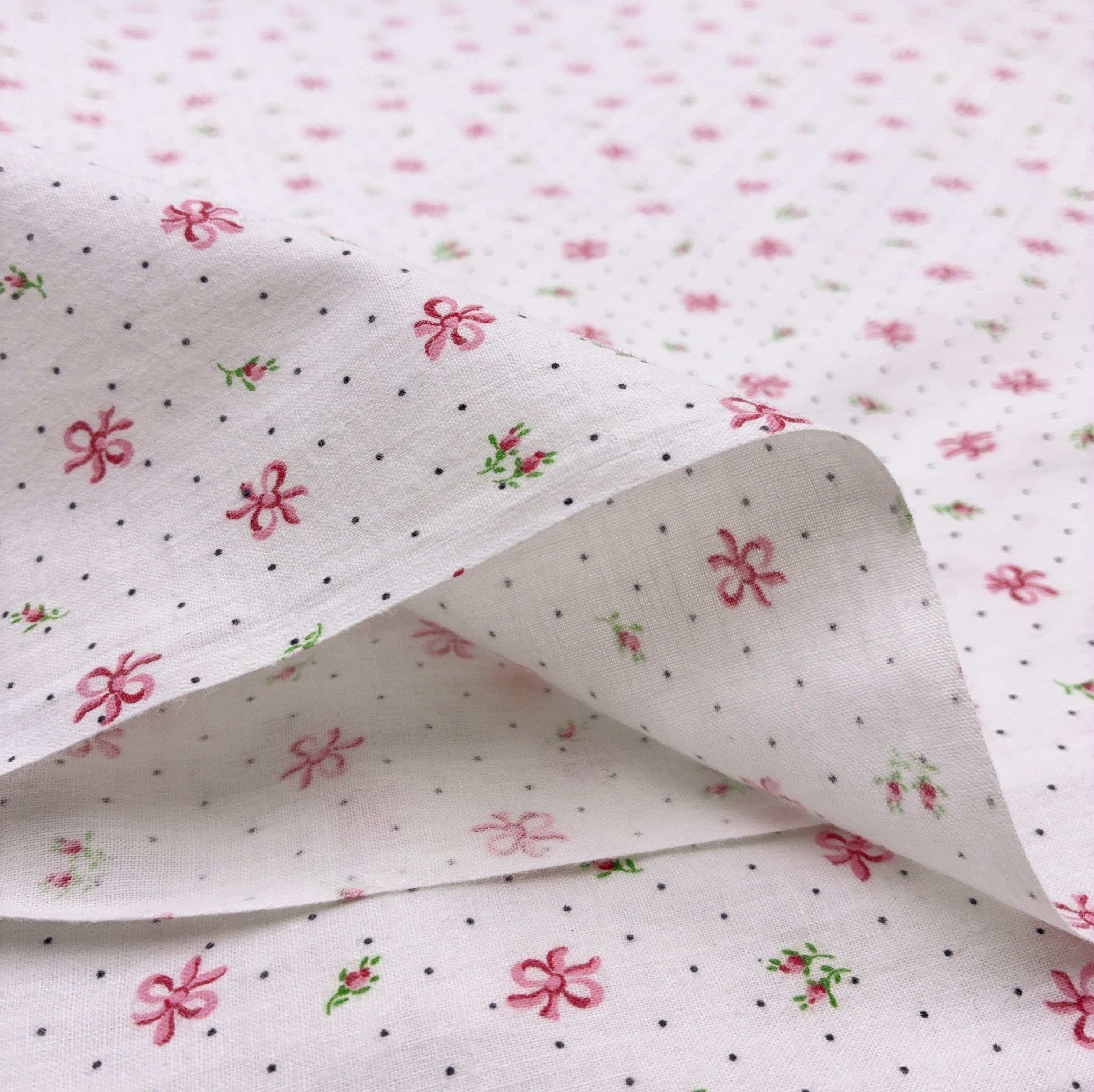 Vintage Cotton Shirting - Tiny Pink Bows (WDW3165:3167)