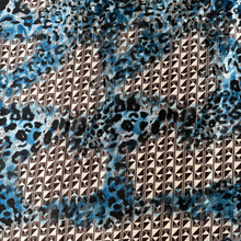 Load image into Gallery viewer, Blouse Weight, Geometric Animal (WDW3066)
