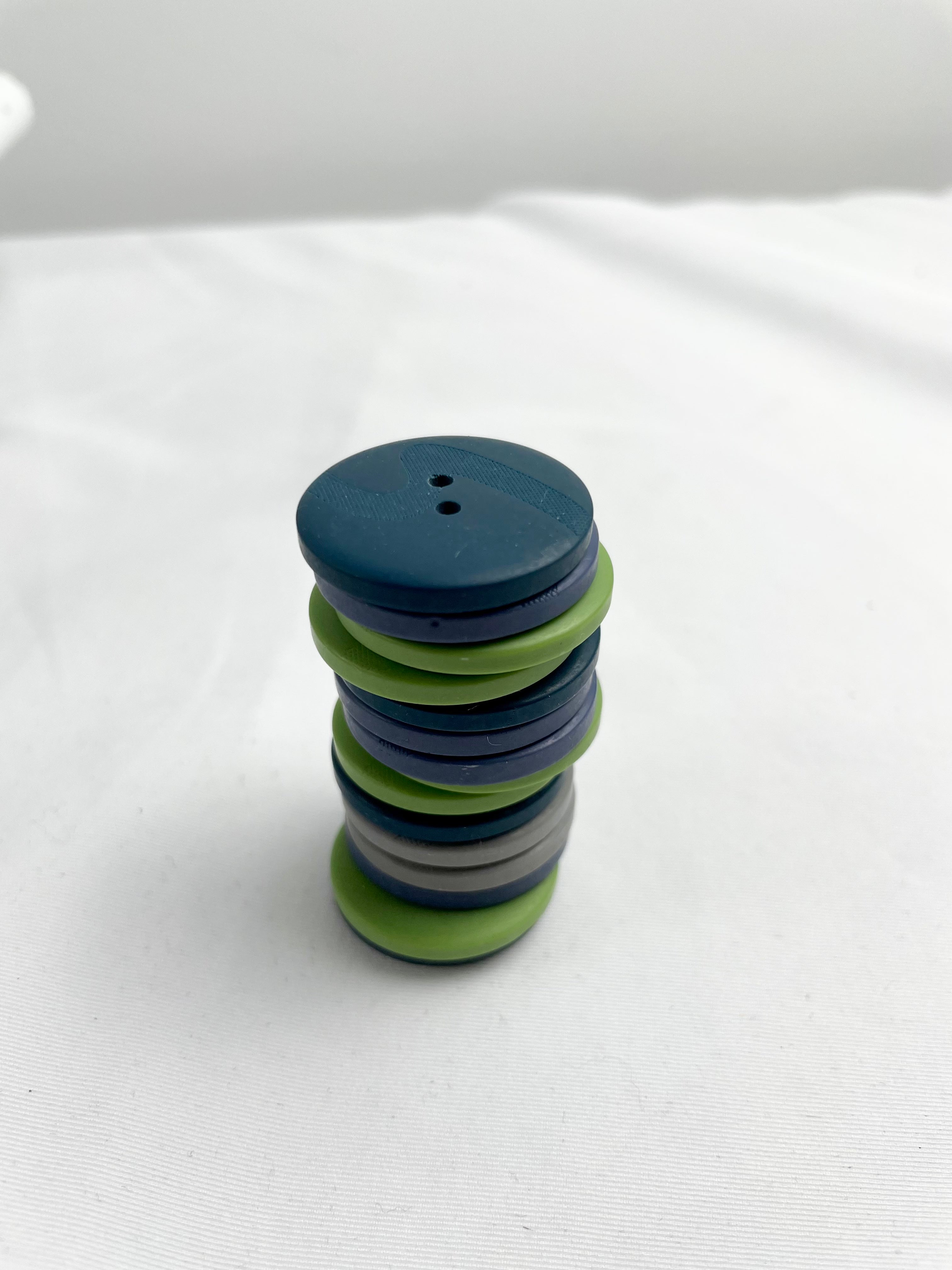 27mm Etched Buttons, Various Colours (NBU0003,7:9,13,17,22,57)