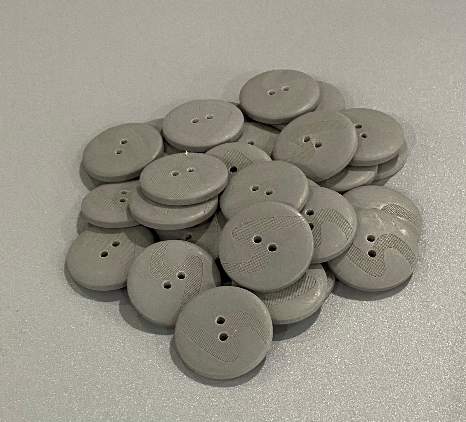 27mm Etched Buttons, Various Colours (NBU0003,7:9,13,17,22,57)