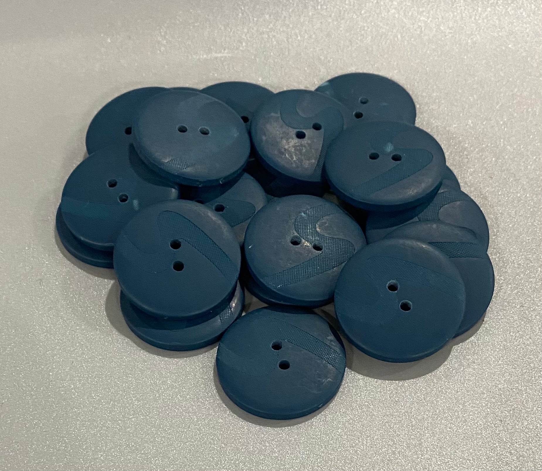 27mm Etched Buttons, Various Colours (NBU0003,7:9,13,17,22,57)