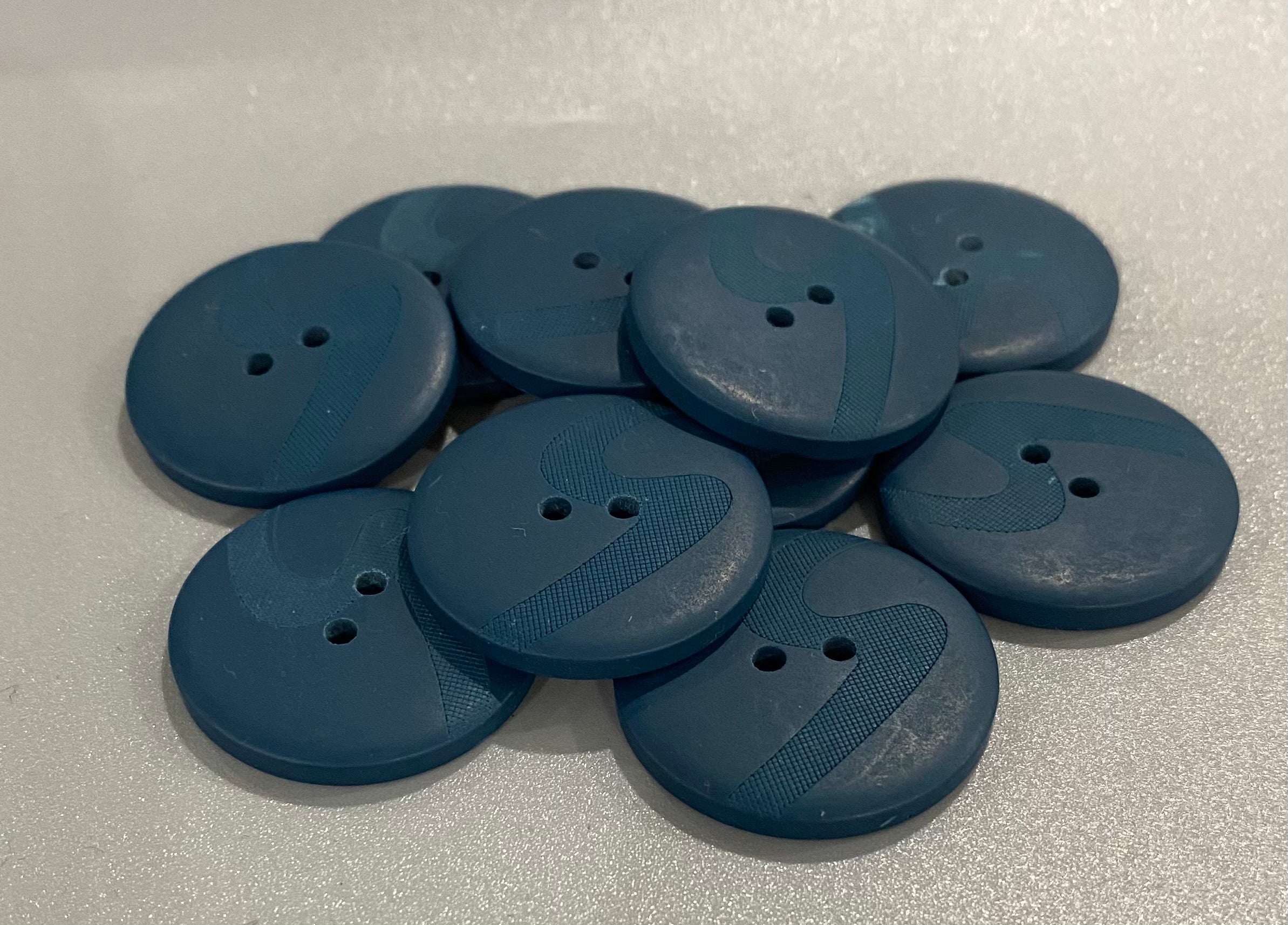 27mm Etched Buttons, Various Colours (NBU0003,7:9,13,17,22,57)
