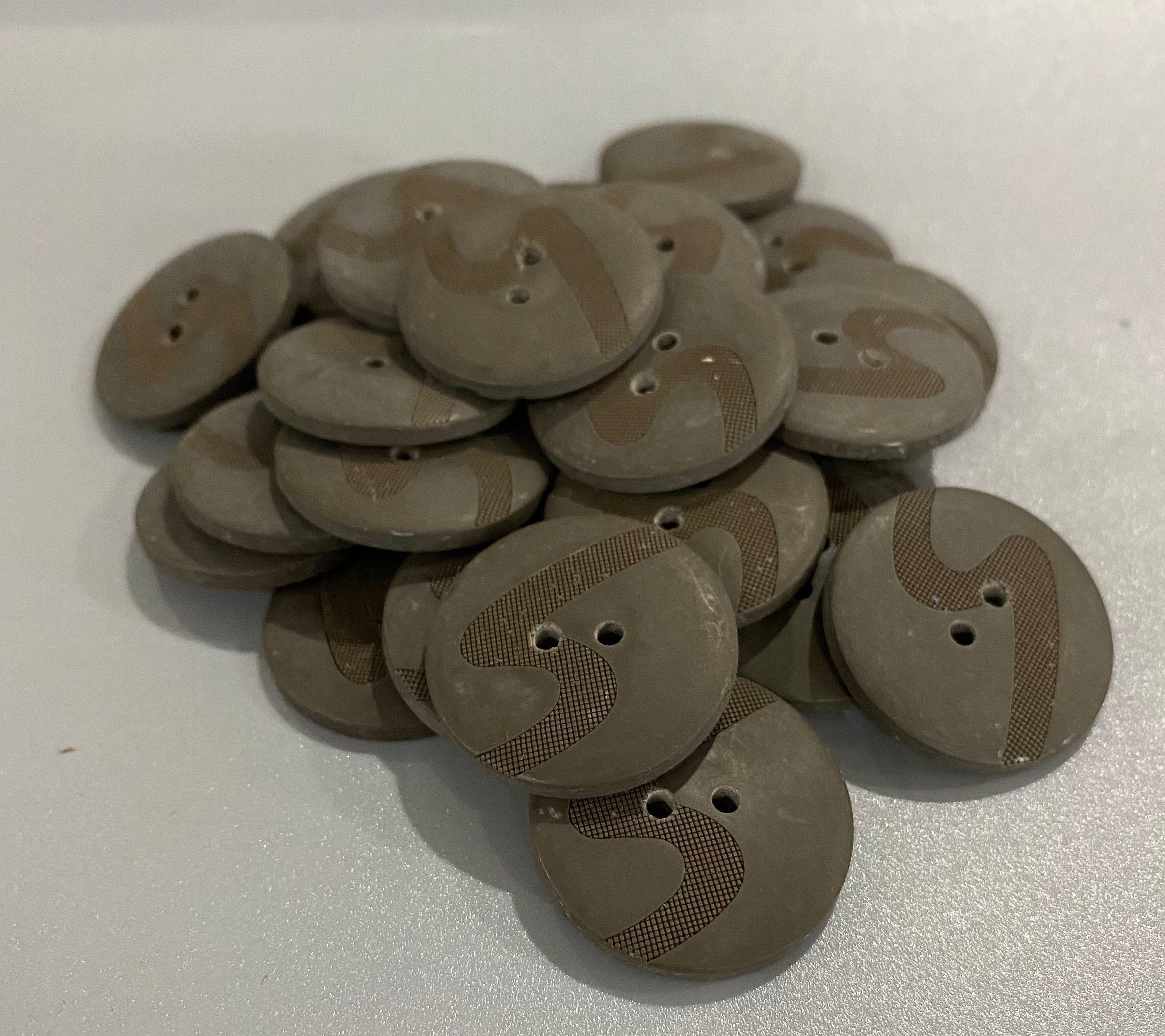27mm Etched Buttons, Various Colours (NBU0003,7:9,13,17,22,57)