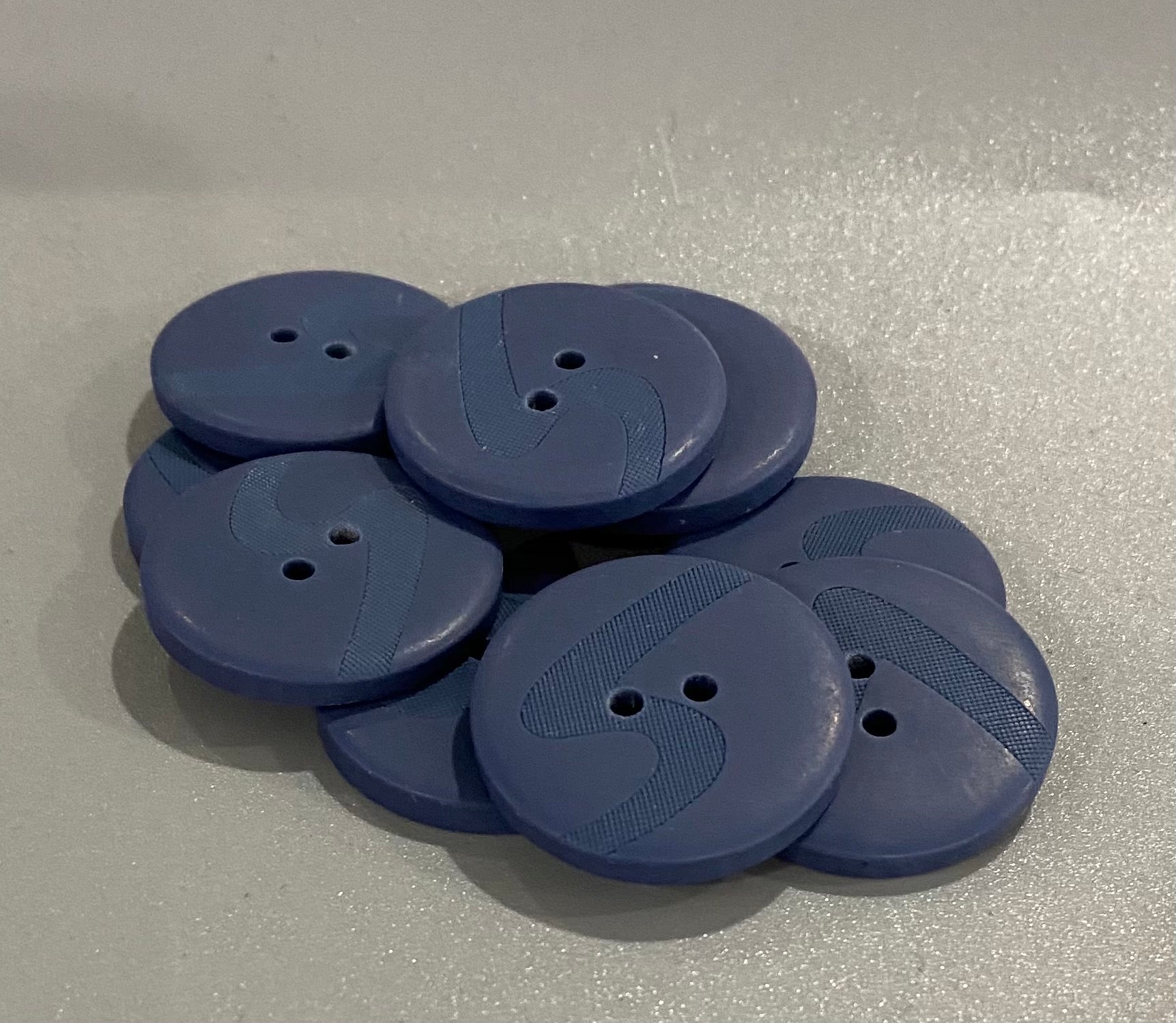 27mm Etched Buttons, Various Colours (NBU0003,7:9,13,17,22,57)
