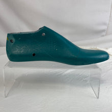 Load image into Gallery viewer, Flat Shoe Last, Single (left), Size 6, Plastic, Removable Cone (NXX0930)
